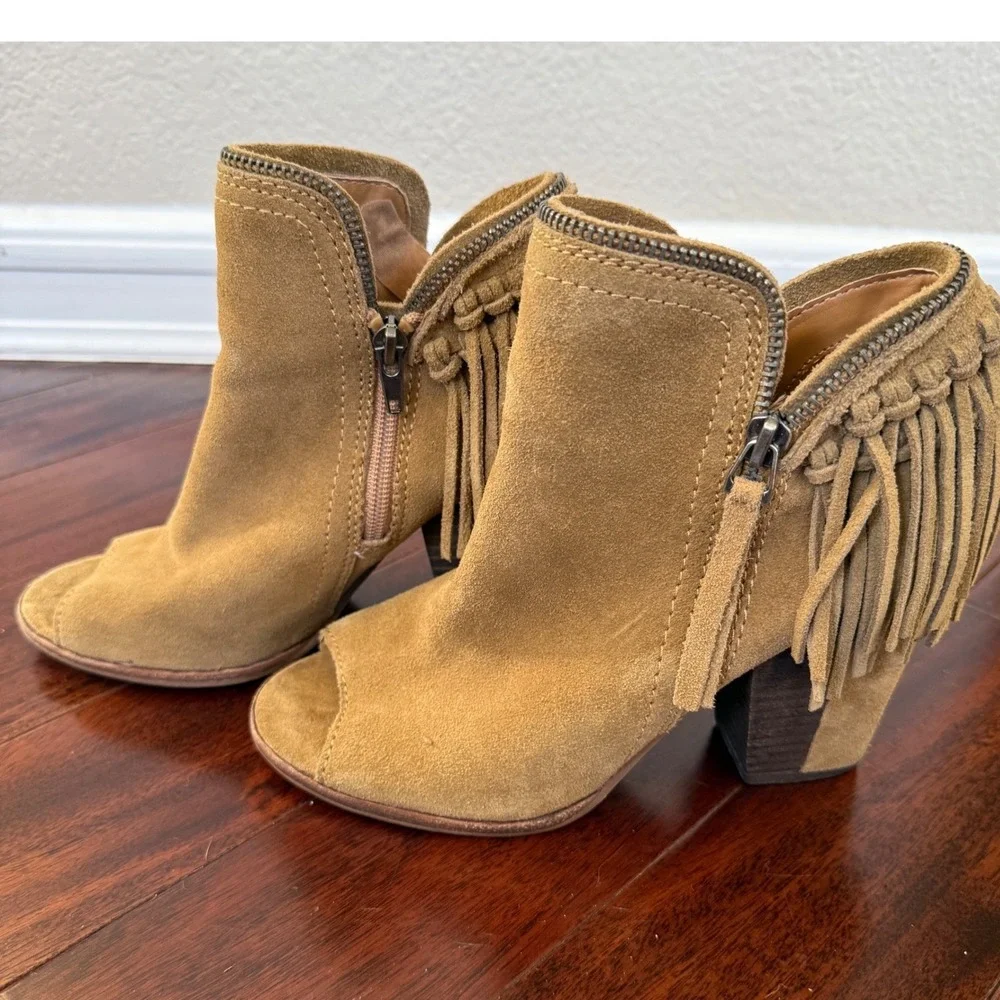 Dolce Vita Promise Fringe Suede‎ Ankle Booties Peep Toe Block Heel Tan Sz 7.5